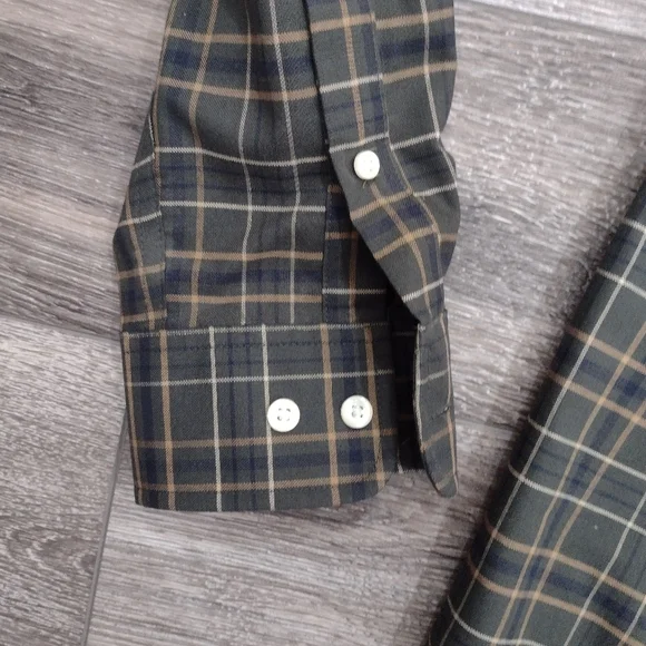 St. John's Bay Green Plaid Casual Button Down Shirt - Picture 2 of 4